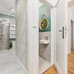 Family -64 M2 - Odrzanska By Renters 아파트