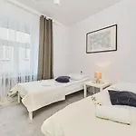 Family -64 M2 - Odrzanska By Renters 아파트 *