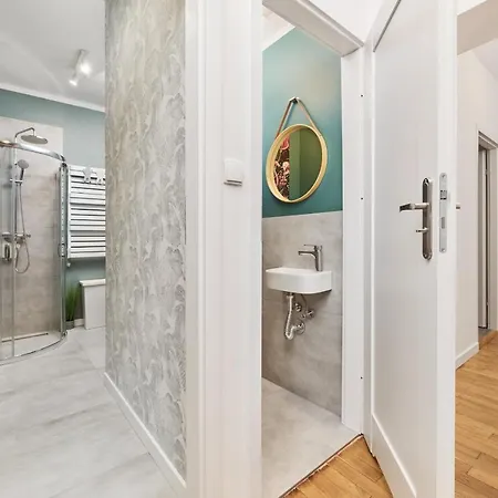 Family -64 M2 - Odrzanska By Renters 아파트