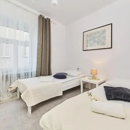 Family -64 M2 - Odrzanska By Renters 아파트 *