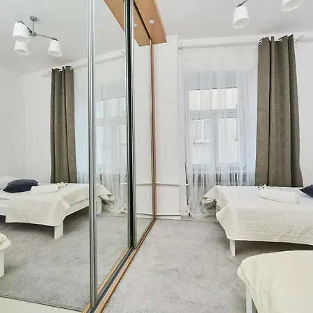 Family -64 M2 - Odrzanska By Renters 아파트