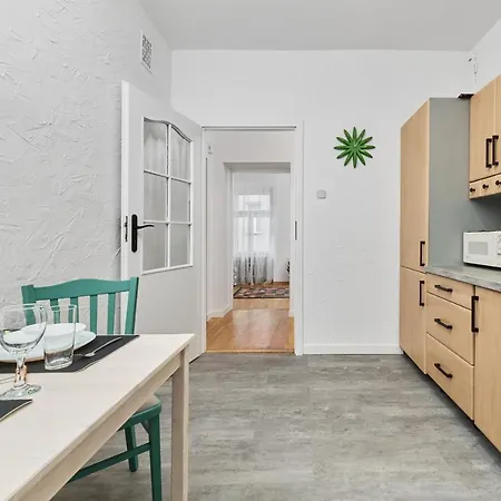 Family -64 M2 - Odrzanska By Renters 아파트 브로츠와프